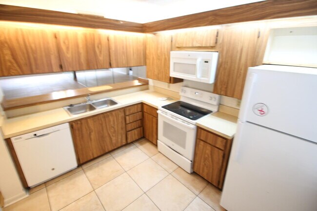 Foto del edificio - 3515 Village Blvd