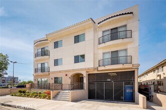 Building Photo - 14526 Hartland St