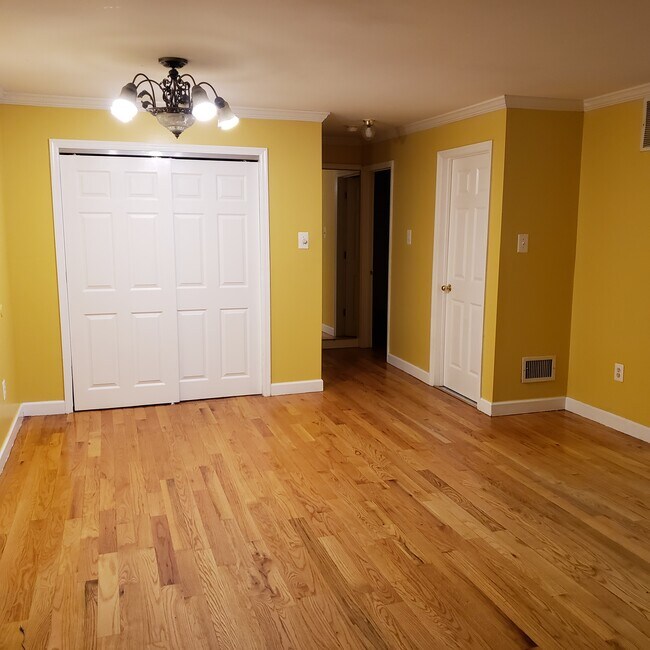Living room/dining area - 679 E 139th St