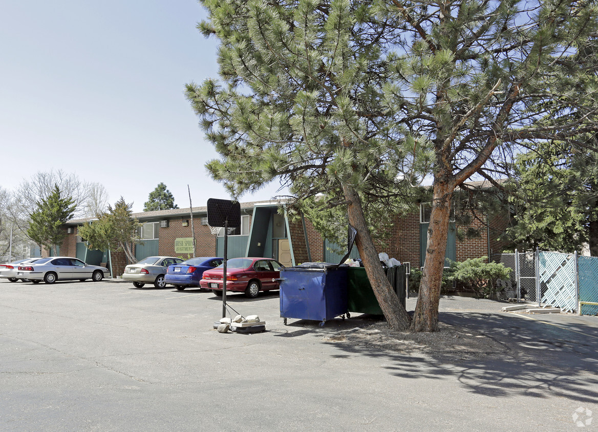 Building Photo - The Irish Spring Apts