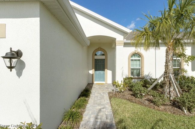 Building Photo - Loren Cove Villa