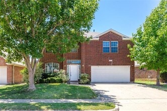 Building Photo - 513 Pineview Ln