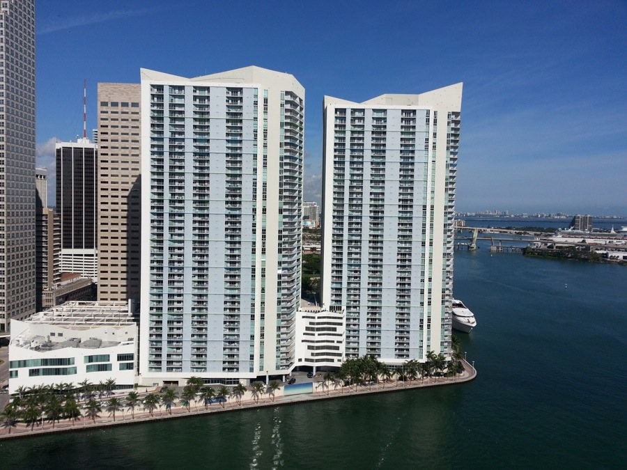 Building - 335 S Biscayne Blvd