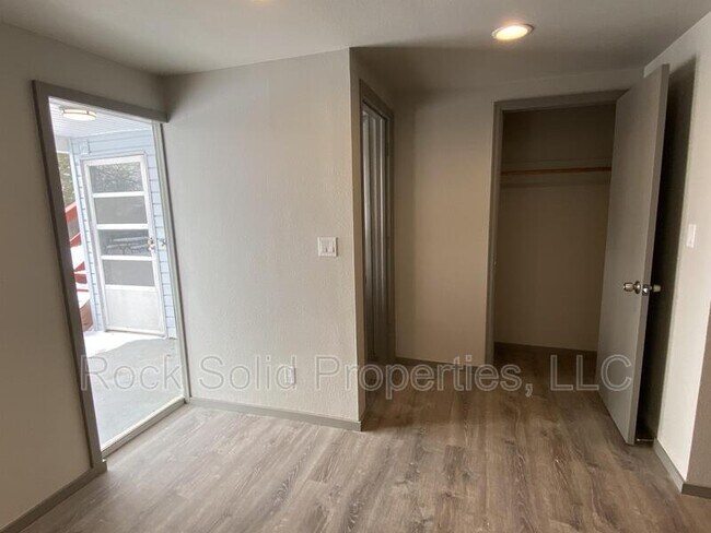 Foto del edificio - 4703 E 17th St