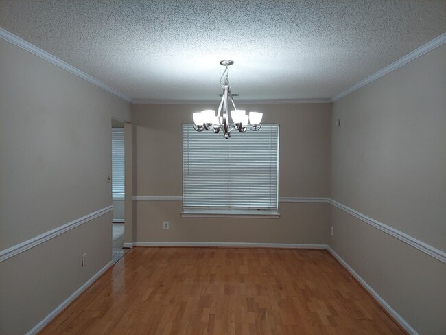 Building Photo - 3 BED / 2.5 BATH SINGLE FAMILY