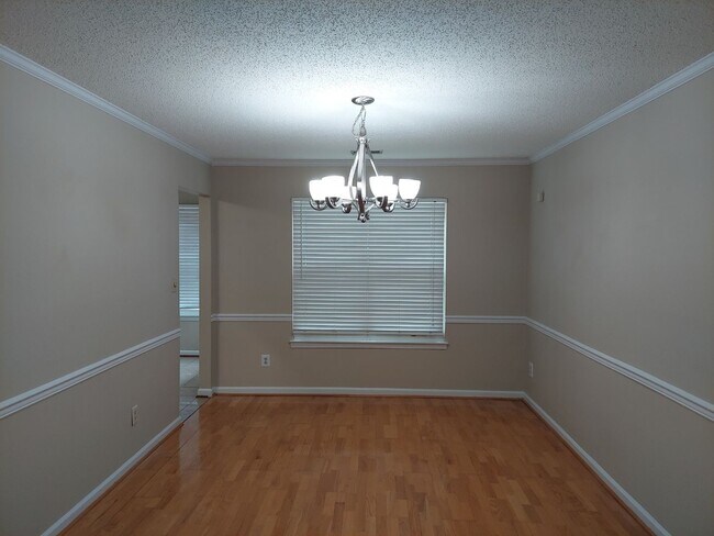 Foto del edificio - 3 BED / 2.5 BATH SINGLE FAMILY