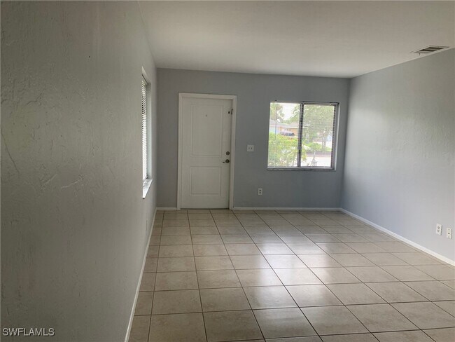 Foto del edificio - 2327 Hunter Blvd