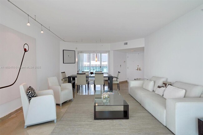 Foto del edificio - 5025 Collins Ave