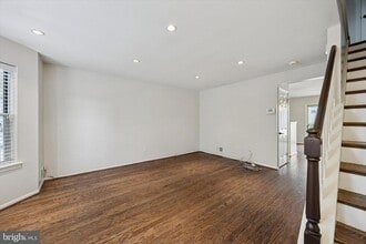 Building Photo - 175 Leedom Way