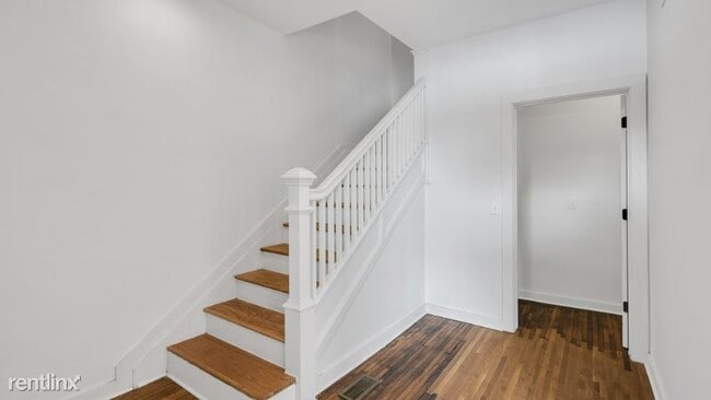 Building Photo - 7253 Kercheval Ave