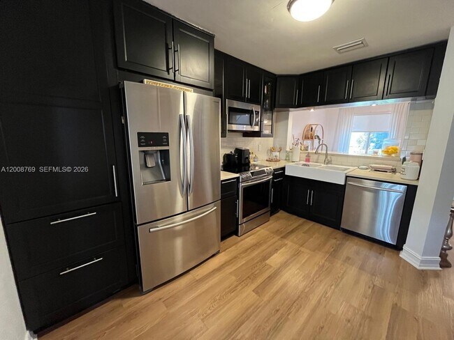 Foto del edificio - 7451 SW 163rd Ct