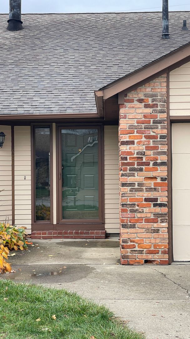 Building Photo - Condo…2 bedroom 2 bath