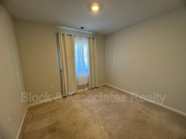 Building Photo - 406 Odham Ln