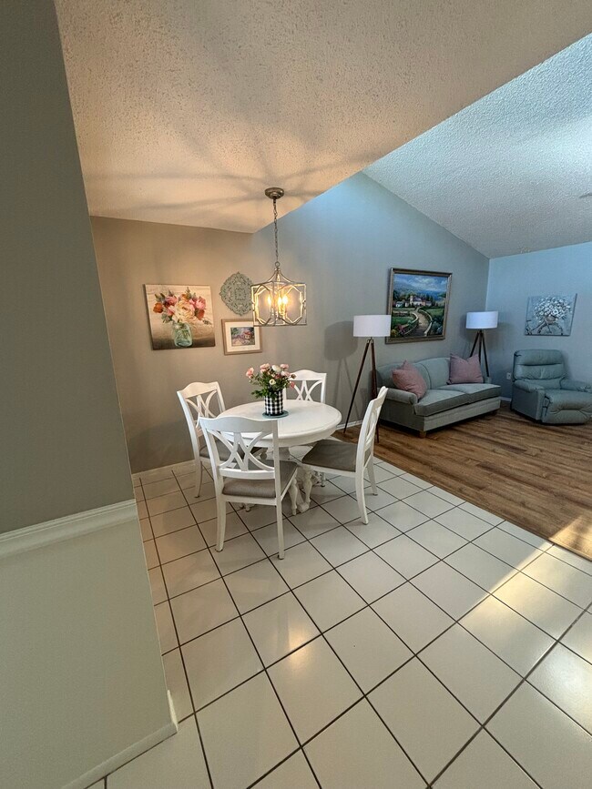 Foto del edificio - 2242 Oak Wind Dr