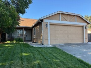 Building Photo - 1348 E Gum Ave