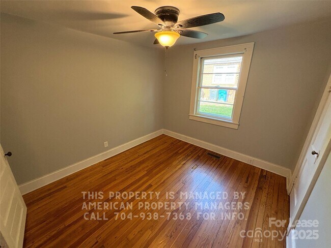Foto del edificio - 130 Lilly Ave