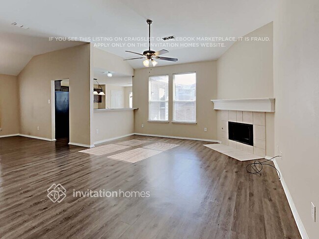 Foto del edificio - 905 Hidden Oaks Dr