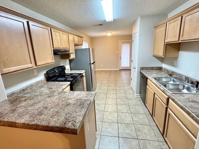 Building Photo - Cordova Home- 3 Bedroom 2 Bath Home Availa...