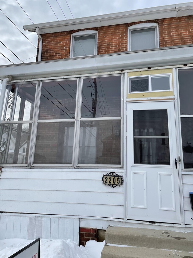 2205 Francis St, Dubuque, IA 52001 House for Rent in Dubuque, IA