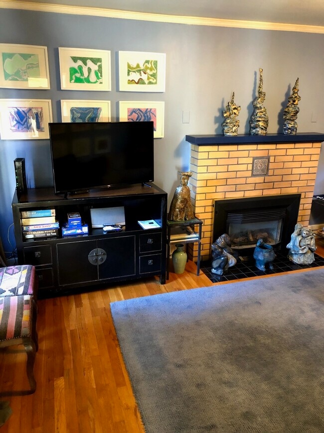 Living room - 120 Magnolia St