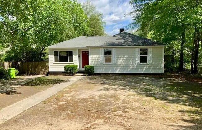 Building Photo - Adorable 3BR Rosewood Rental with Dreamy P...