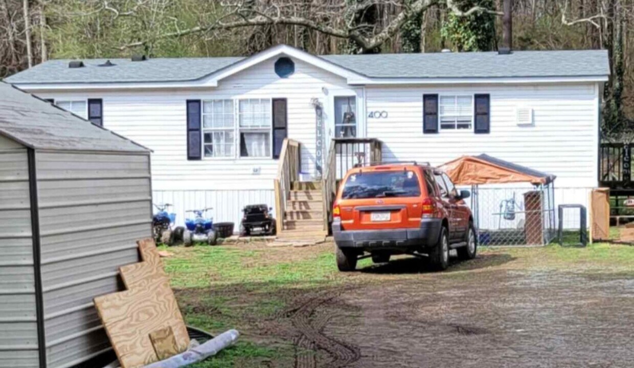 Primary Photo - 3 BR 2 BA for $1,000 in Coweta!