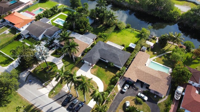 Foto del edificio - 14421 S Biscayne River Dr