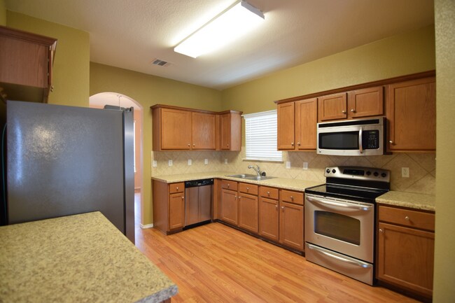 Foto del edificio - 4613 Green Meadow St