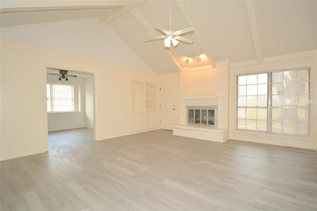 Building Photo - 15138 Corona Del Mar Dr
