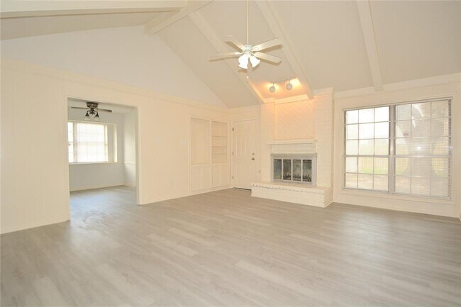 Foto del edificio - 15138 Corona Del Mar Dr