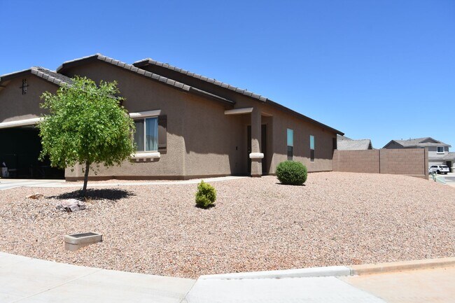 Building Photo - Newer 2021 Beautiful home in gated communi...