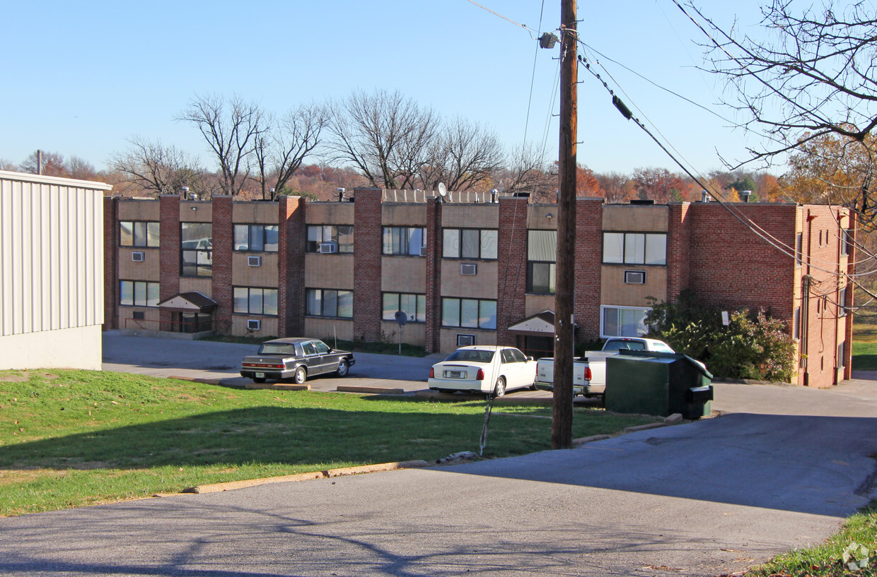 Building Photo - River Crest Apartments