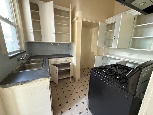 Building Photo - 1123 N Commerce St