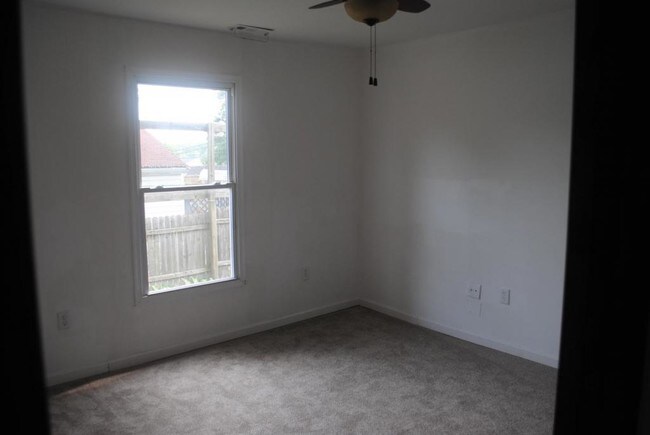Building Photo - 13 Yawmeter Drive