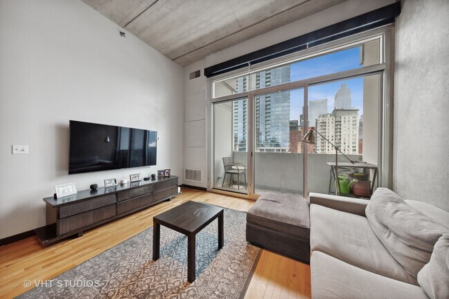 Foto del edificio - 630 N Franklin St
