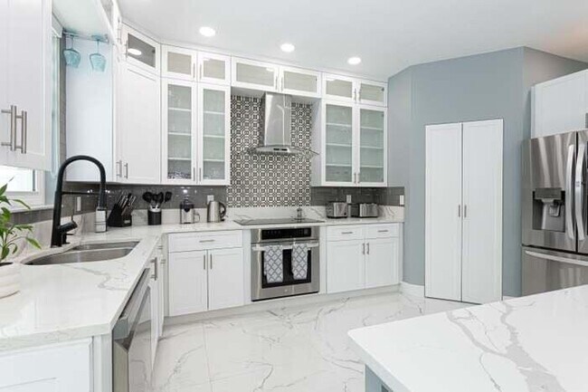 Foto del edificio - 2738 Misty Oaks Cir