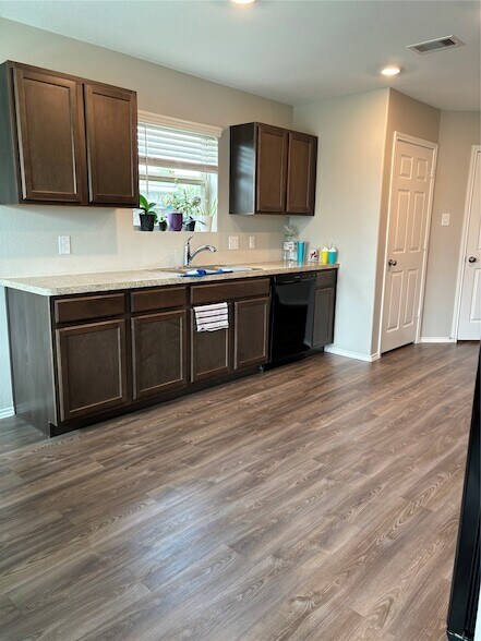 Foto del edificio - 4310 Sand Pebble Ln
