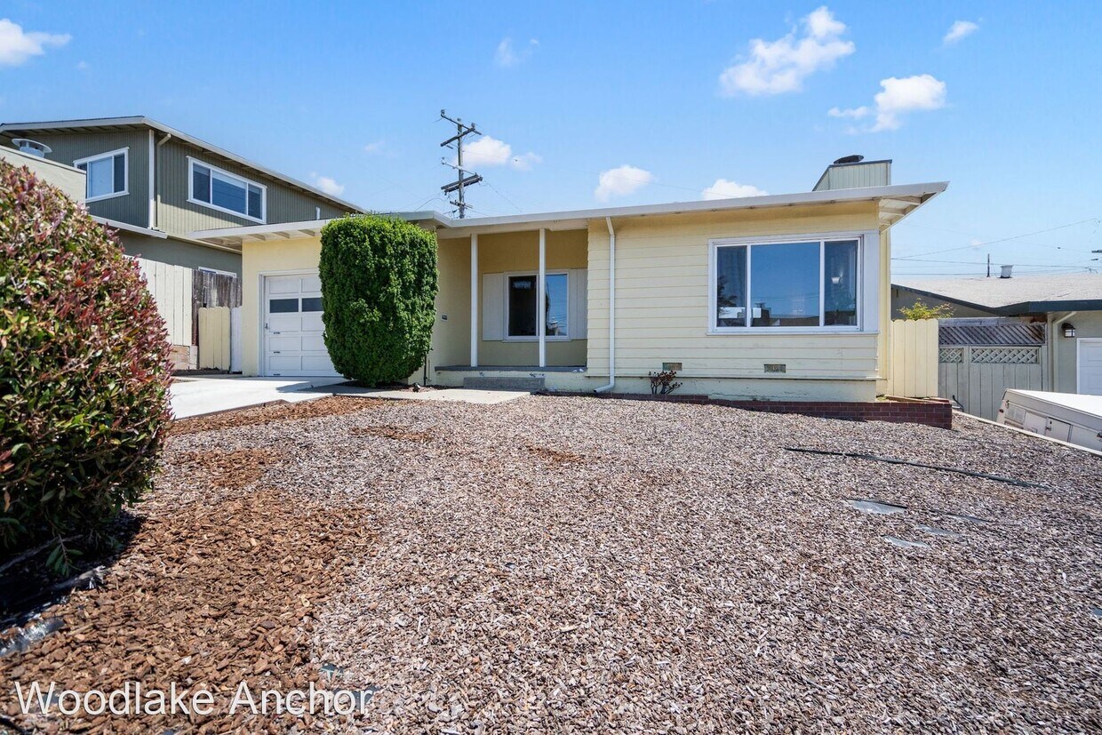Primary Photo - 3 br, 1 bath House - 218 Forest View Drive