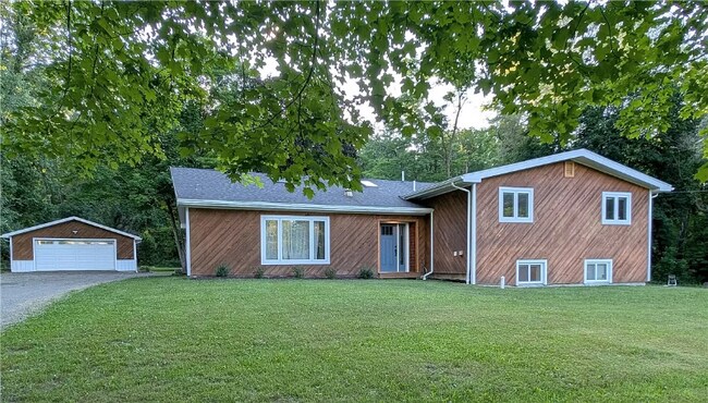 Building Photo - 726 5 Mile Dr