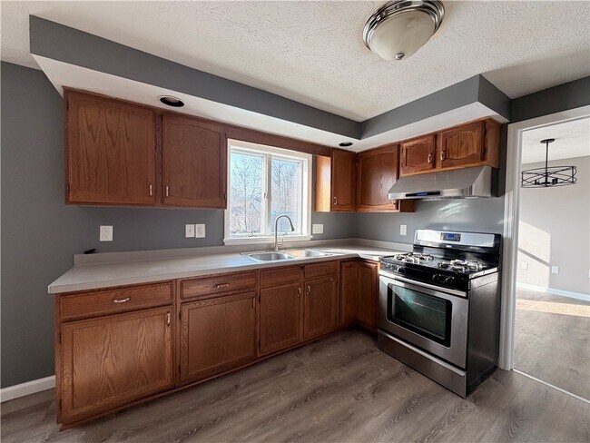 Foto del edificio - 598 Bram Hall Dr