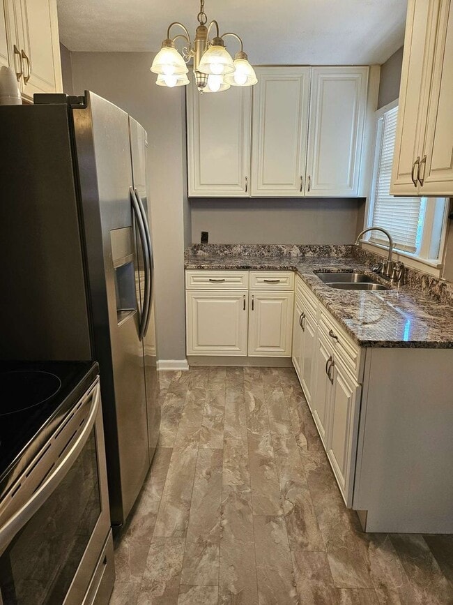 Building Photo - 3 bedroom, 1 bath remodeled home