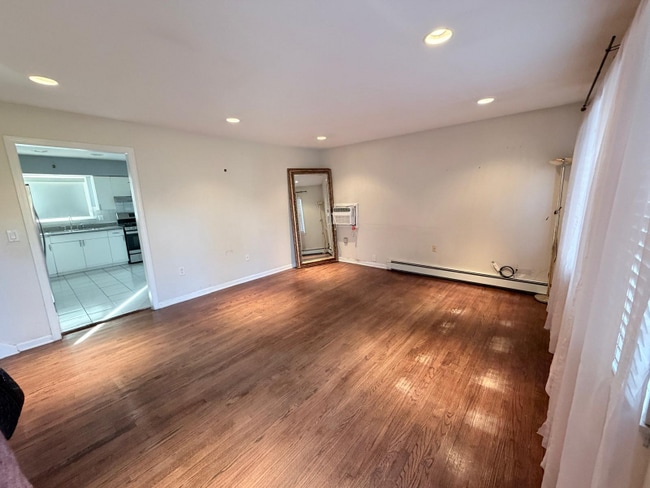 Building Photo - 427 Lake St