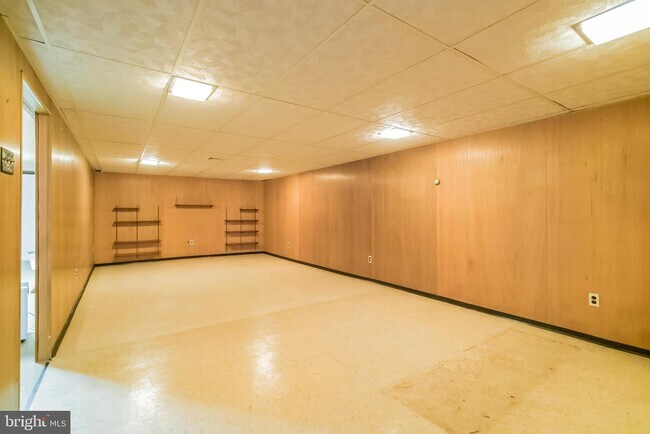Building Photo - 8 Brentwood Dr