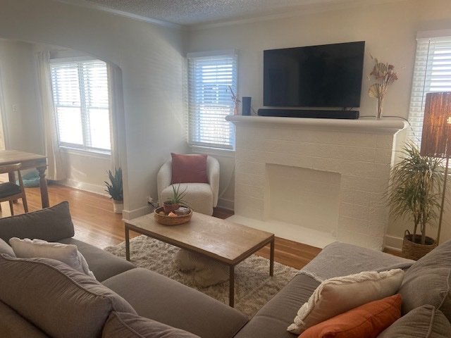 Foto del edificio - 7518 Willoughby Ave