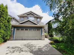Building Photo - 3550 McLean Crescent SW