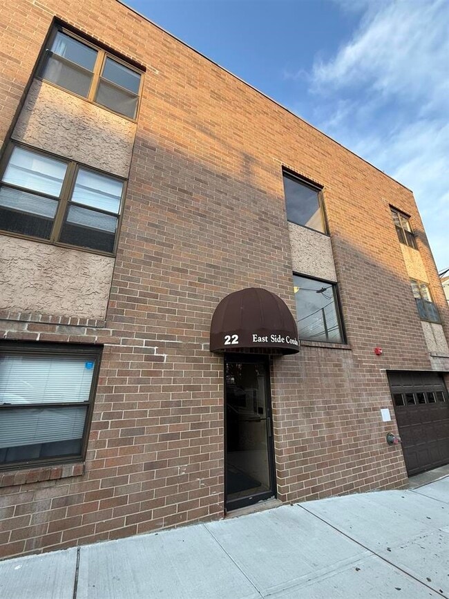 Building Photo - 22 69th St