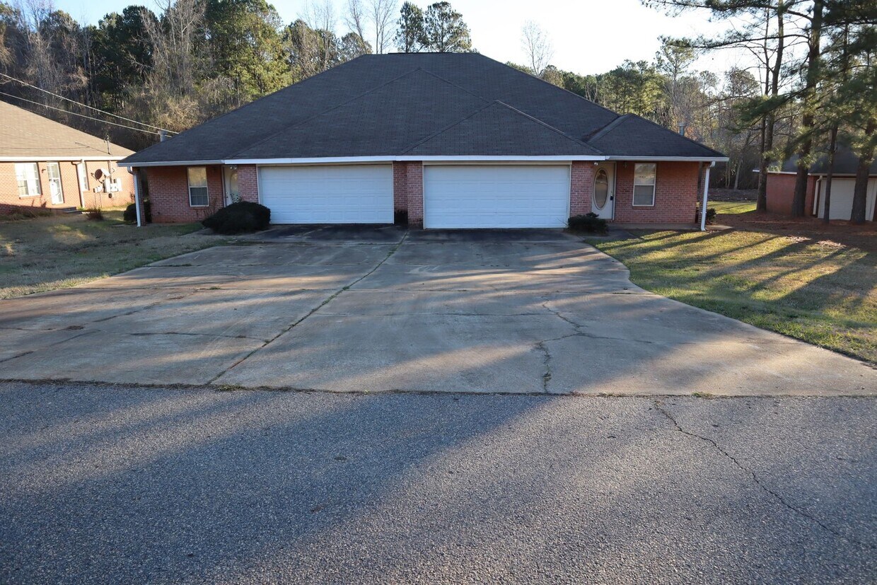 Primary Photo - Harris County - 2 bedroom 2 bath with garage