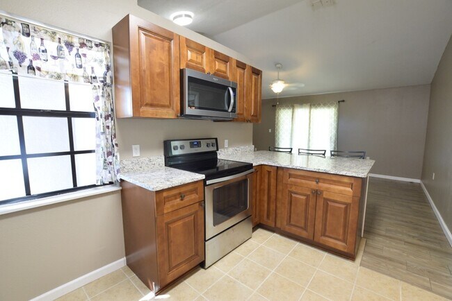 Foto del edificio - 870 Farrington Dr
