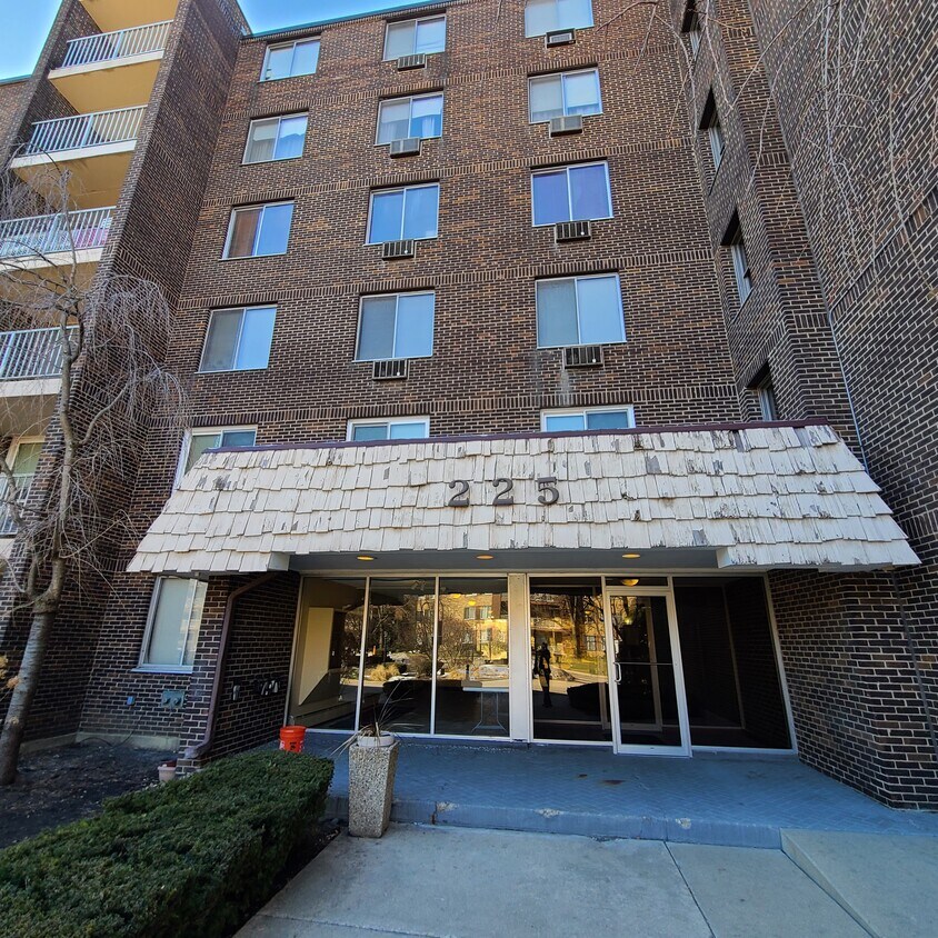 Photo - 225 S Rohlwing Rd (Palatine, IL)