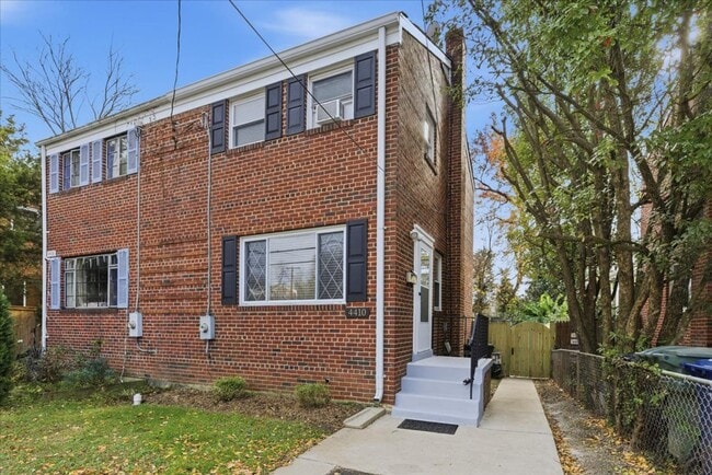 Foto del edificio - 3 BR | 1 BA | 864Sqft | Newly Fenced Yard